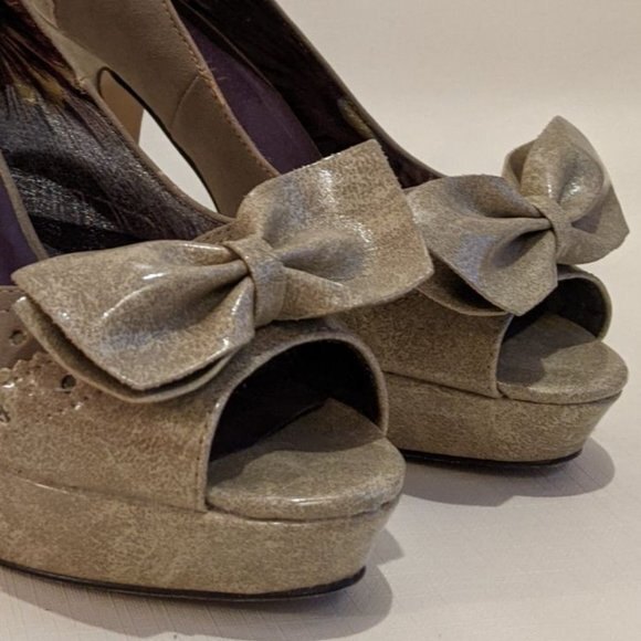 Madden Girl Peep Toe Heels Women SIze 8 Limeric Pump Heeled Shoes Bow Beige - Picture 11 of 11